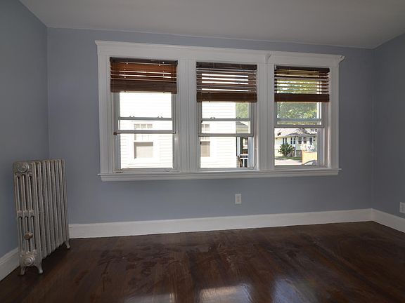 4th image of 114 Everett St Unit 1