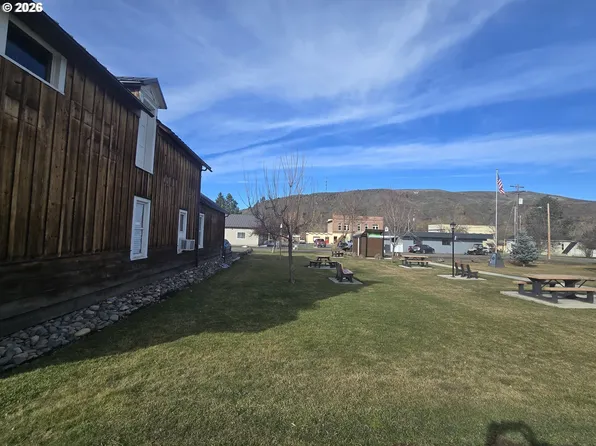 E 1st St, Wallowa, OR 97885