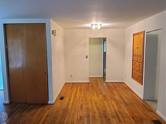 3rd image of 642 La Salle Dr