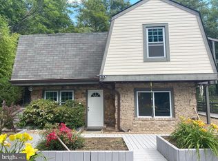 1002 Charlton Pl, Herndon, VA 20170