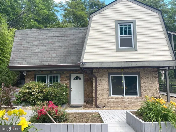 1002 Charlton Pl, Herndon, VA 20170