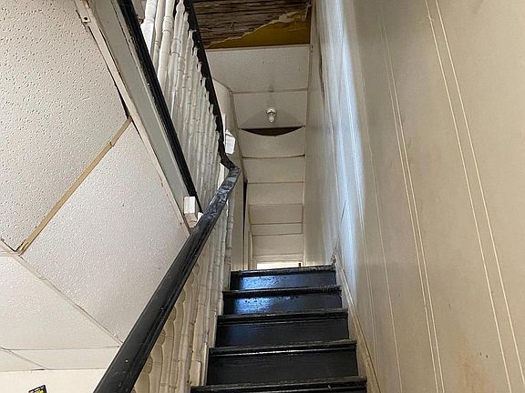 4th image of 2756 N Hutchinson St