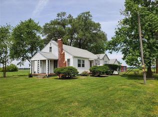15905 Highline Rd, Carlyle, IL 62231