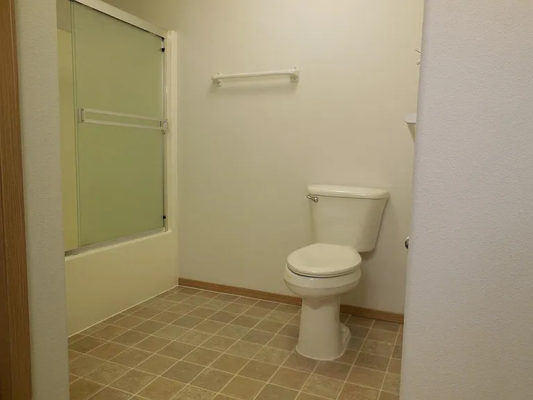 2904 SE 85th Ave #3 — Photo 2