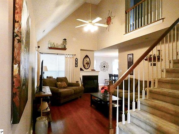 3rd image of 23 Arbours West Ln