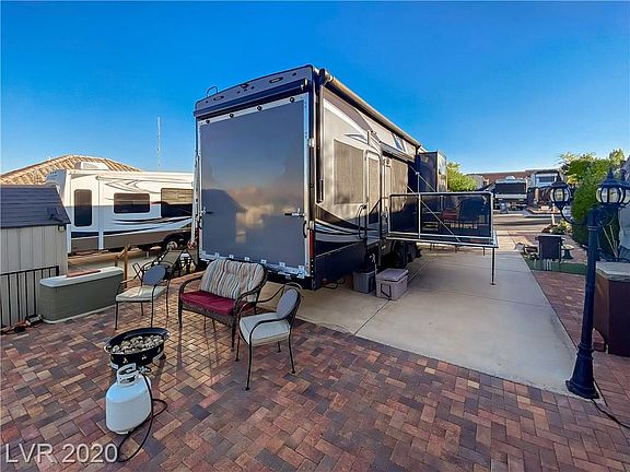 5th image of 861 Oriole Way