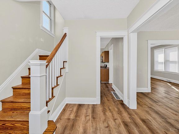 2nd image of 1007 W Loveland Ave