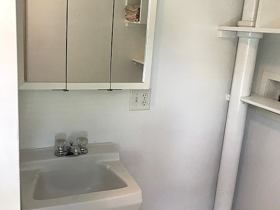 5th image of 1425 N Linden St