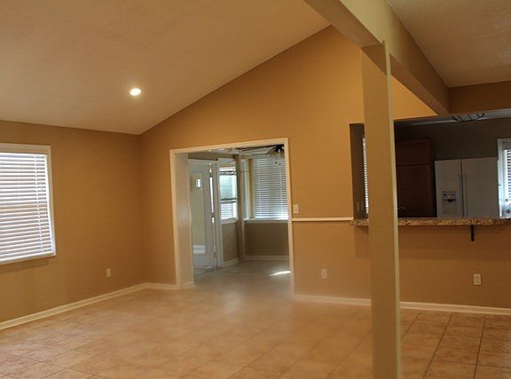 5th image of 12 Sommerset Ct
