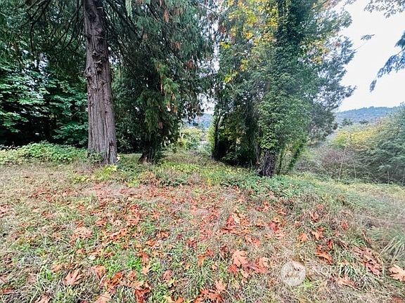 2nd image of 2 W Sherman Heights Road