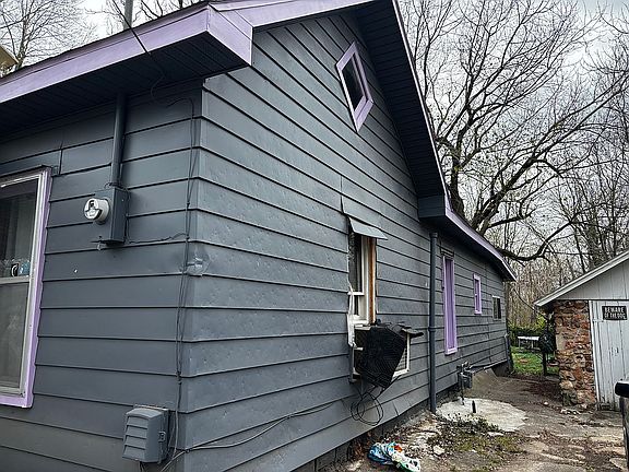 3rd image of 1316 E Pacific St