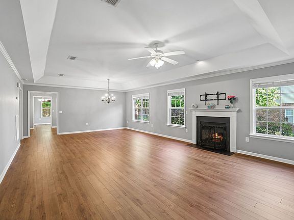 2nd image of 704 Village Green Cir