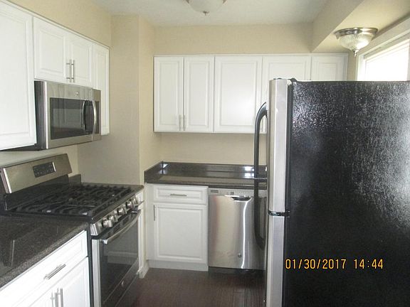 5th image of 639 Augusta Ave