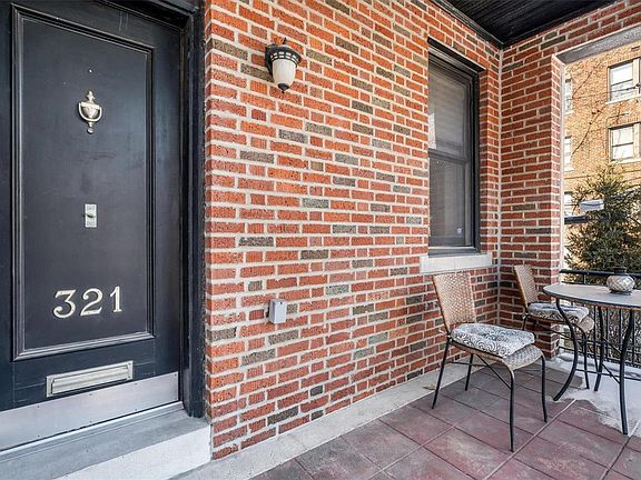 3rd image of 321 N Taylor Ave
