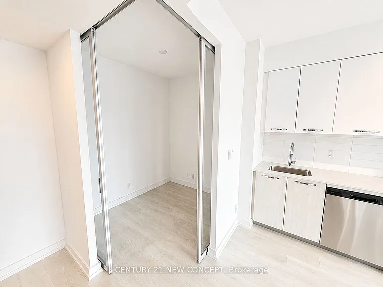 75 James St S #1416 — Photo 7