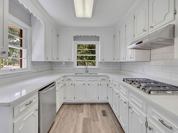2nd image of 105 Bunker Hill Ln