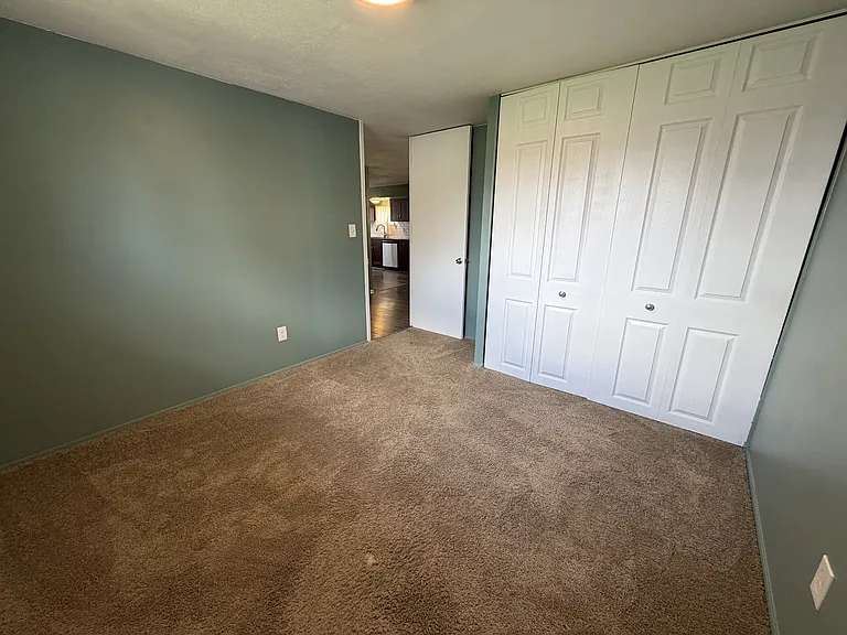 6475 Sandfield Dr — Photo 10