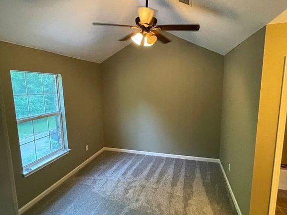 3rd image of 542 Creekwood Cir S