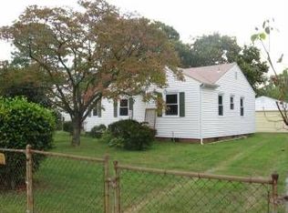 5 Commodore Dr E, Newport News, VA 23601