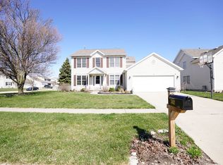 3102 Creek Side Rd, Bloomington, IL 61704