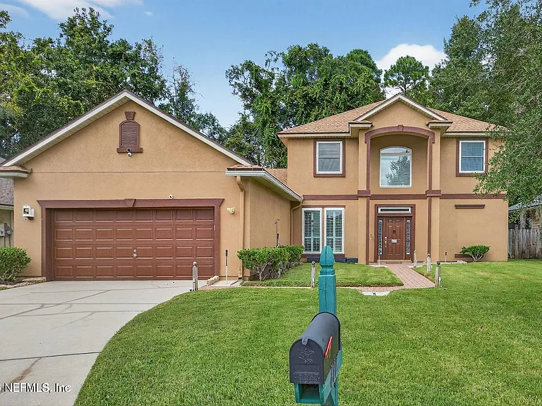 601 Reflection Cove Rd — Photo 1