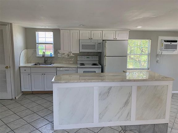 5th image of 213 1st St #A