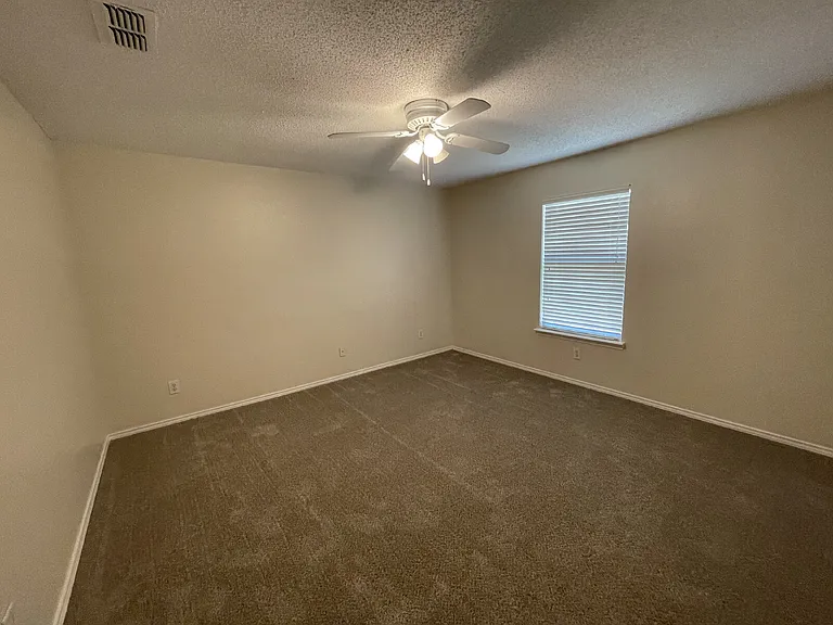1605 Kirby Ave — Photo 11