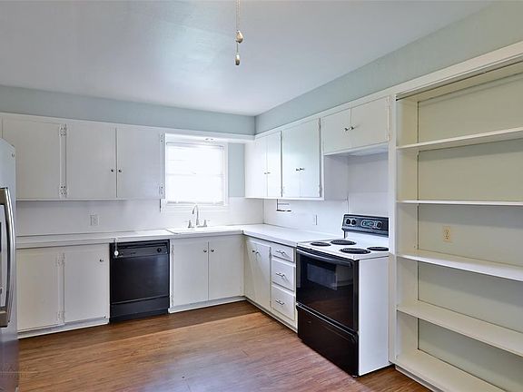 3rd image of 2533 Garfield Ave