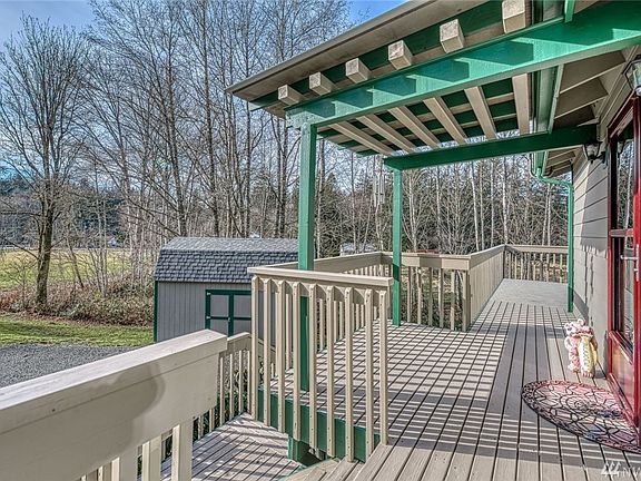 3rd image of 630 NE Bluegill Way