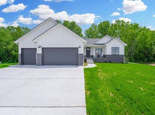203 W Cherry Oaks St, Cheney, KS 67025