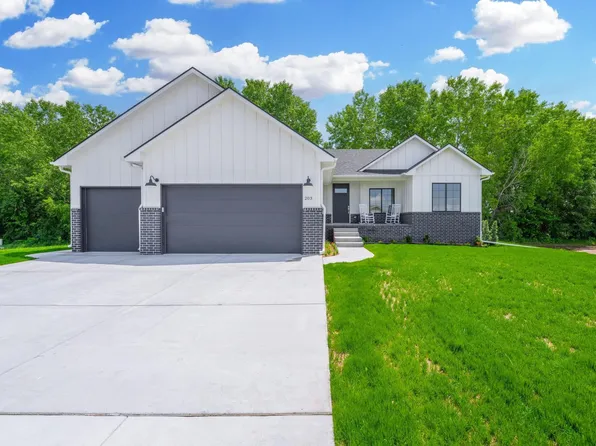 203 W Cherry Oaks St, Cheney, KS 67025