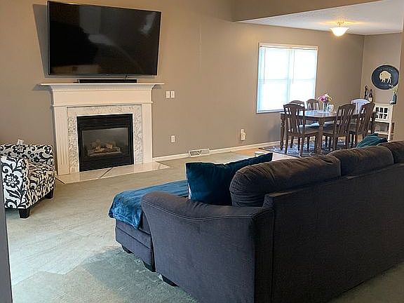 5th image of 12 Brookfield Ln Unit 2