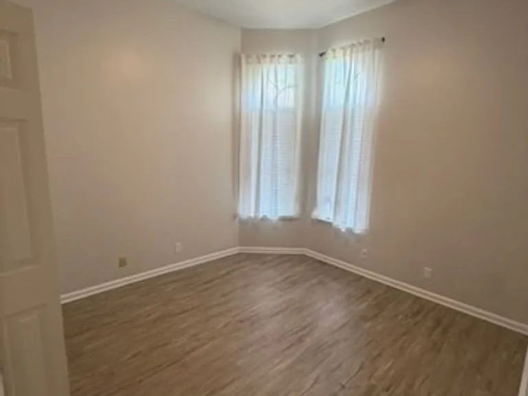 104 Shearman Way — Photo 3