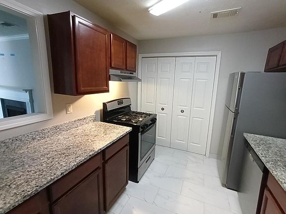 3rd image of 408 Augusta Dr SE