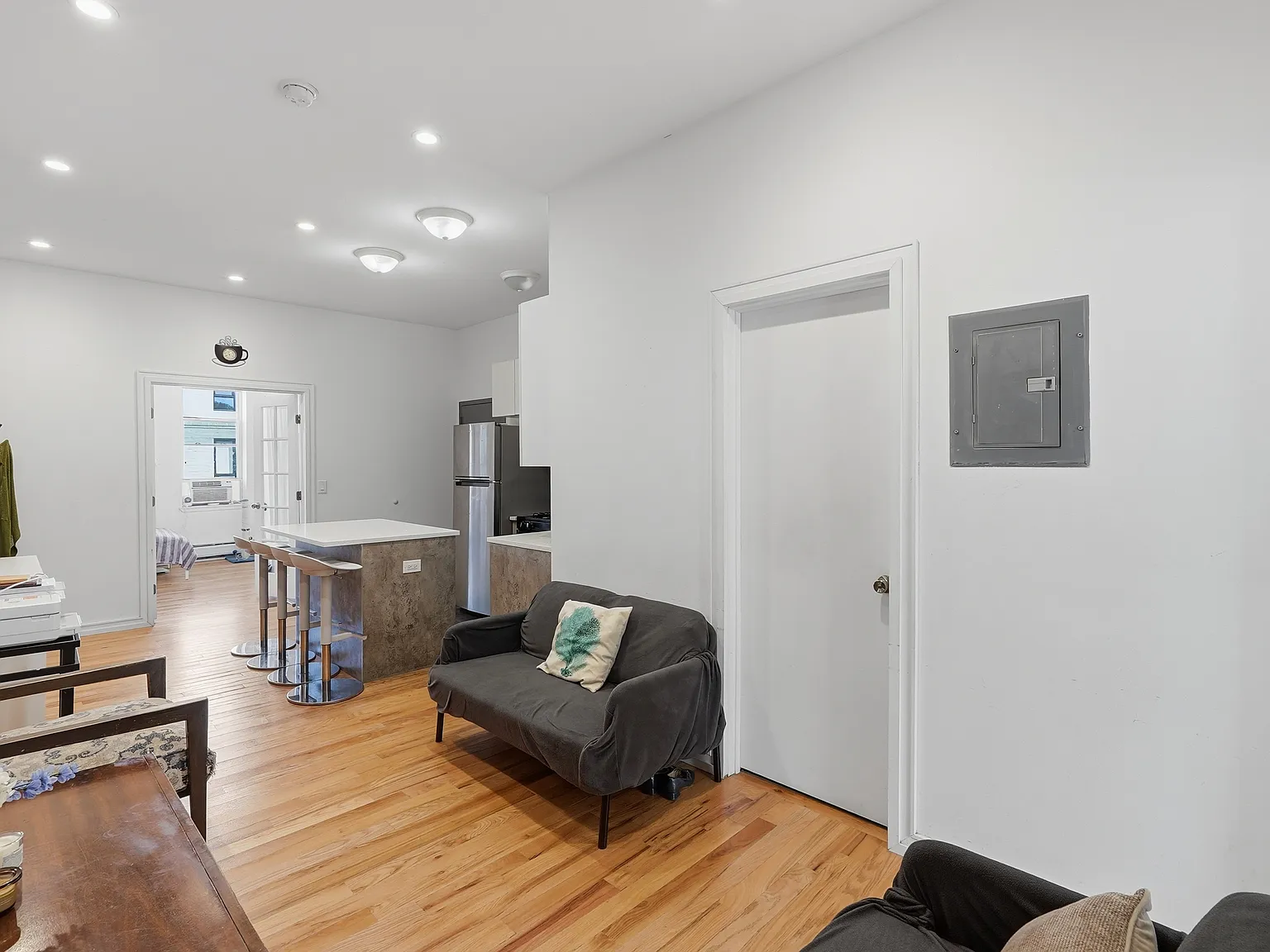 2 bed, 850 sqft, $2,300 — Photo 3