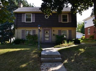 3376 S 44th St, Greenfield, WI 53219