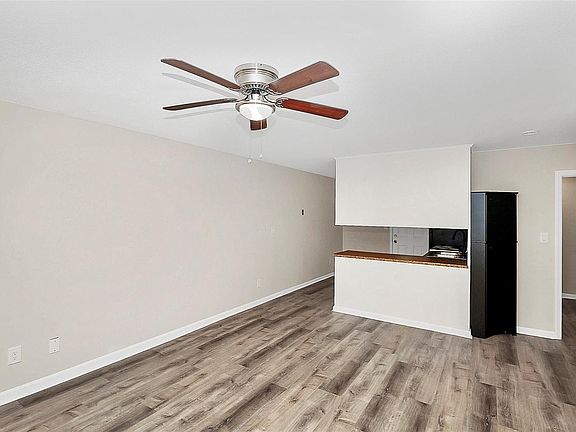 5th image of 2332 Woodbridge Dr Unit B