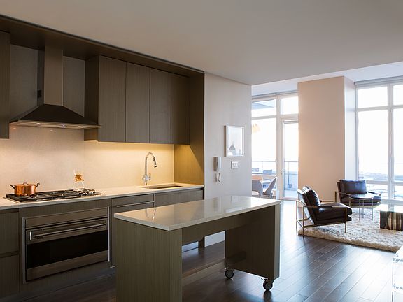 5th image of 388 Bridge St #Penthouse 51f