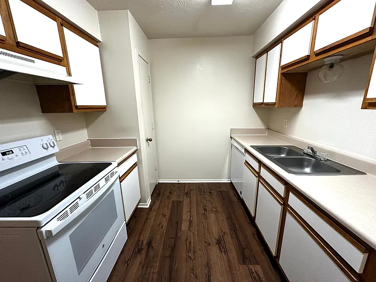 2526 Dartmouth St #111 — Photo 6