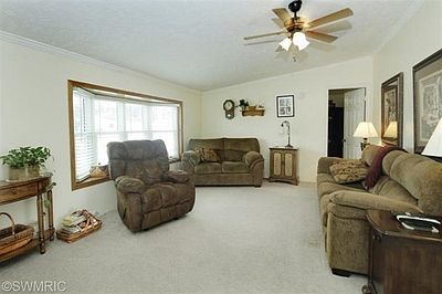 3rd image of 1105 Merryview Dr