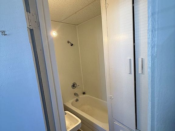 4th image of 1220 Washington Ave APT 3