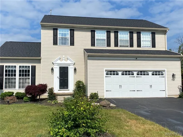 6886 Kimberly Ln, Derby, NY 14047