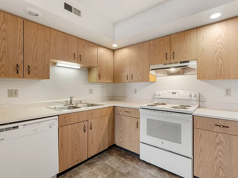 168 Lewis St — Photo 11