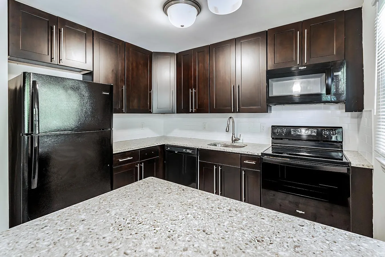 Newtonian Garden Apartments — Photo 3