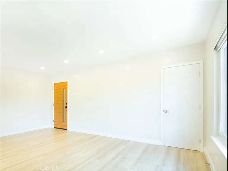 2027 Vista Del Mar St #6 — Photo 2