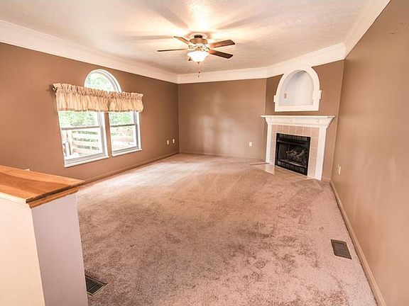 5th image of 205 Trail Ct W
