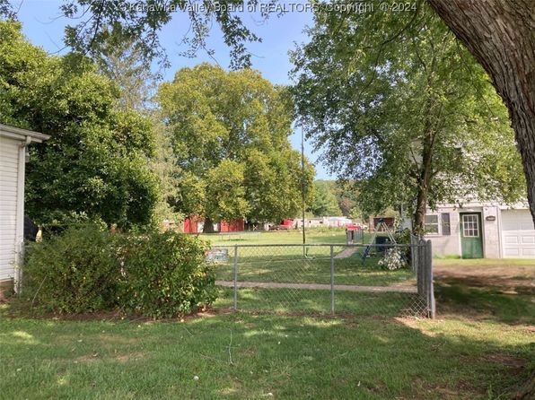 27113 Huntington Rd, Apple Grove, WV 25502