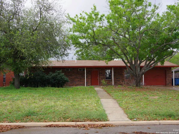 209 COLONY DR, Pleasanton, TX 78064