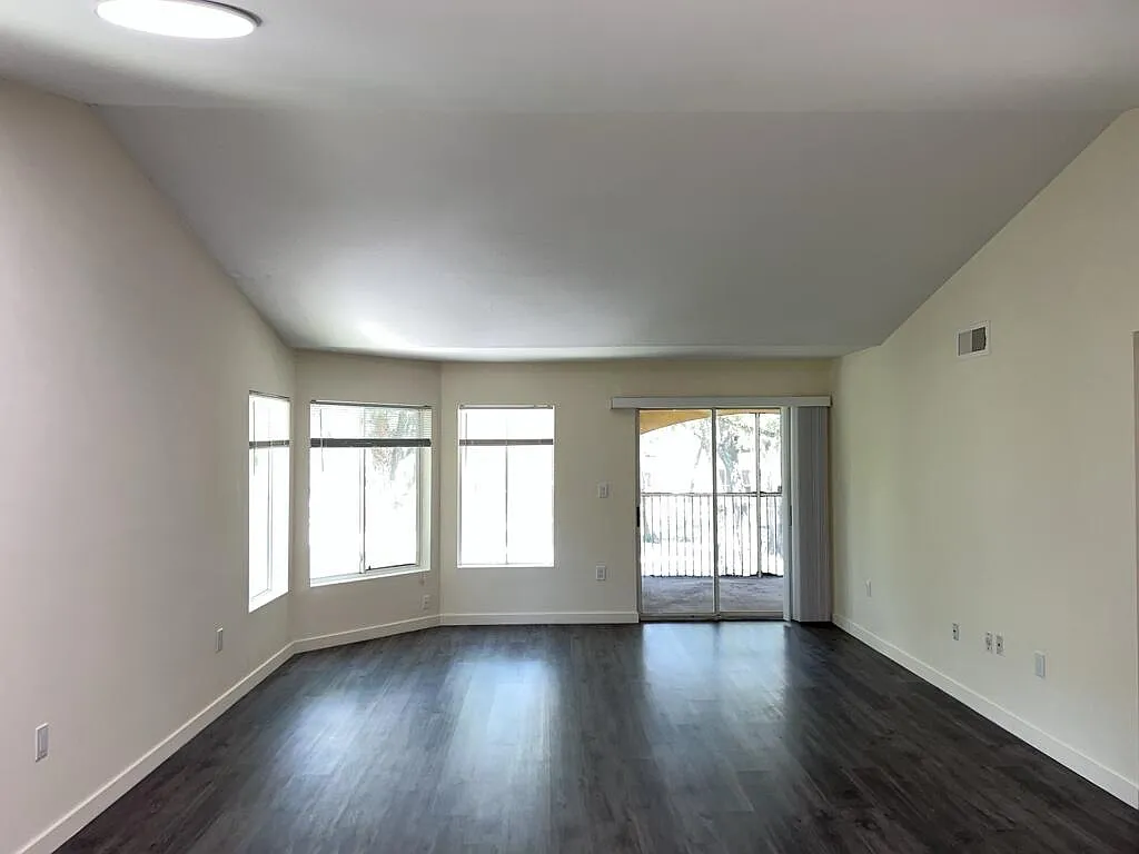 2 bed, 2.0 bath, 1241 sqft, $2,100 — Photo 4