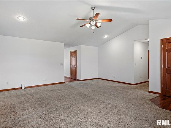 4th image of 525 Karen Rose Dr